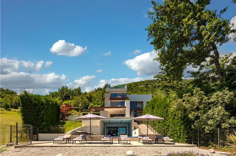 4 Bedroom Villa with Salt Water Pool, Private mini golf course and Rooftop Terrace near Opatija, Sleeps 8