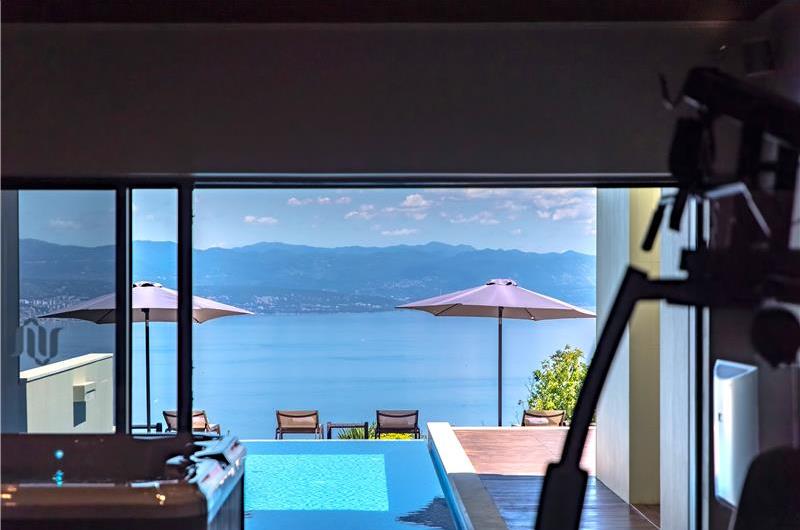 4 Bedroom Villa with Salt Water Pool, Private mini golf course and Rooftop Terrace near Opatija, Sleeps 8