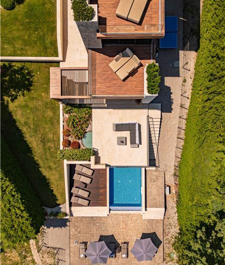 4 Bedroom Villa with Salt Water Pool, Private mini golf course and Rooftop Terrace near Opatija, Sleeps 8