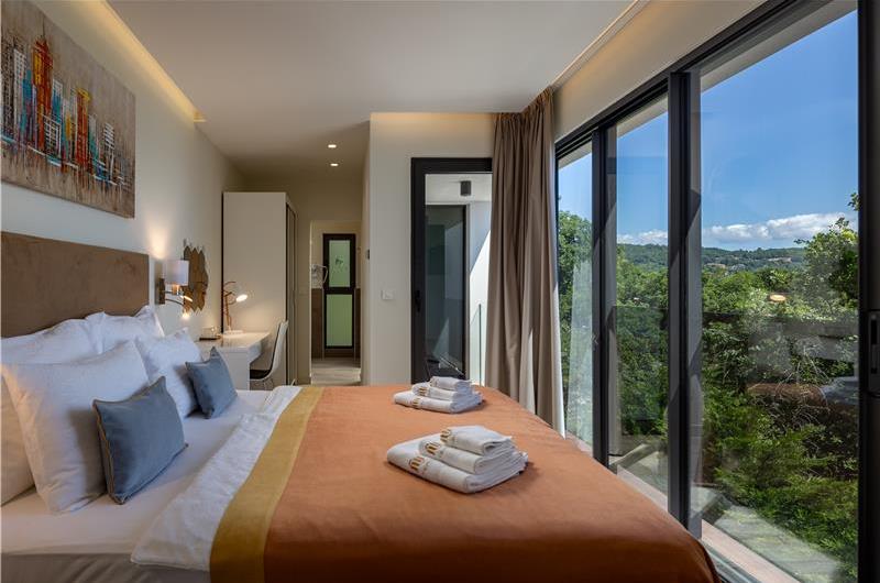 4 Bedroom Villa with Salt Water Pool, Private mini golf course and Rooftop Terrace near Opatija, Sleeps 8