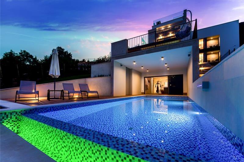 4 Bedroom Villa with Salt Water Pool, Private mini golf course and Rooftop Terrace near Opatija, Sleeps 8