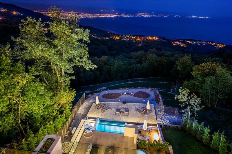 4 Bedroom Villa with Salt Water Pool, Private mini golf course and Rooftop Terrace near Opatija, Sleeps 8