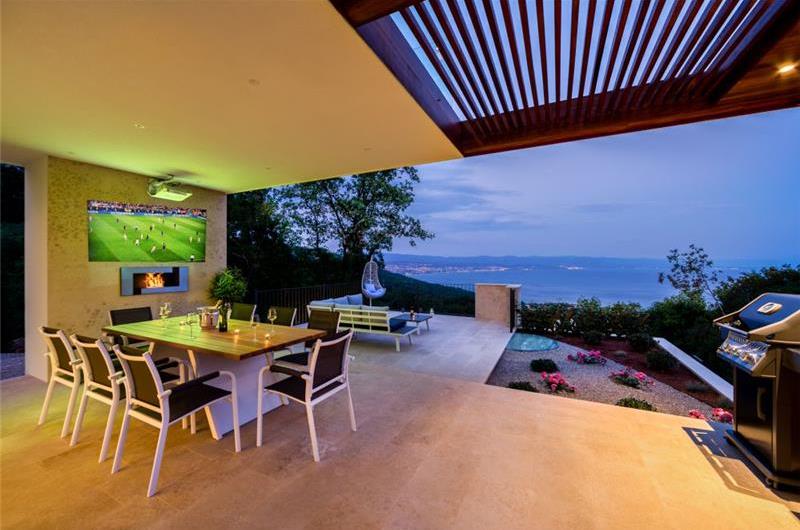 4 Bedroom Villa with Salt Water Pool, Private mini golf course and Rooftop Terrace near Opatija, Sleeps 8