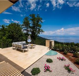 4 Bedroom Villa with Salt Water Pool, Private mini golf course and Rooftop Terrace near Opatija, Sleeps 8