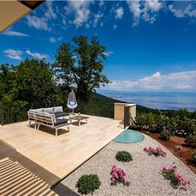 4 Bedroom Villa with Salt Water Pool, Private mini golf course and Rooftop Terrace near Opatija, Sleeps 8