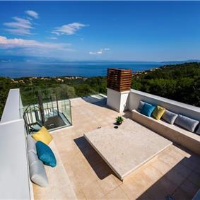 4 Bedroom Villa with Salt Water Pool, Private mini golf course and Rooftop Terrace near Opatija, Sleeps 8