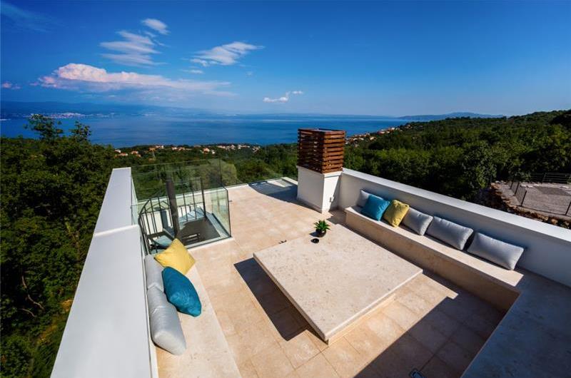 4 Bedroom Villa with Salt Water Pool, Private mini golf course and Rooftop Terrace near Opatija, Sleeps 8