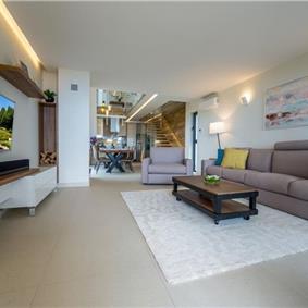 4 Bedroom Villa with Salt Water Pool, Private mini golf course and Rooftop Terrace near Opatija, Sleeps 8