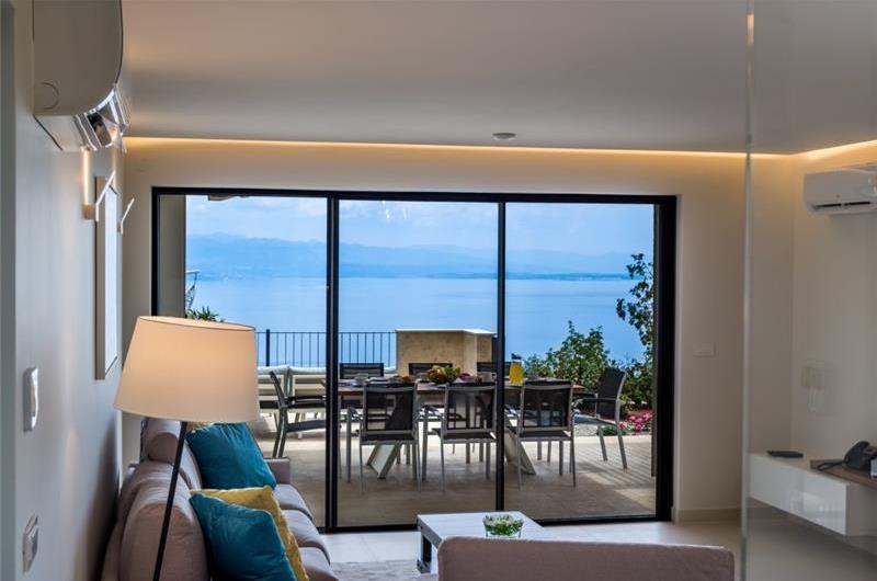 4 Bedroom Villa with Salt Water Pool, Private mini golf course and Rooftop Terrace near Opatija, Sleeps 8
