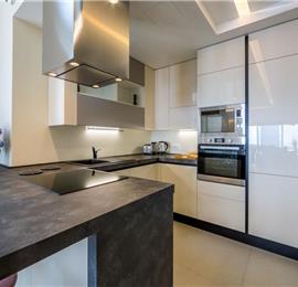 4 Bedroom Villa with Salt Water Pool, Private mini golf course and Rooftop Terrace near Opatija, Sleeps 8