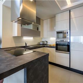 4 Bedroom Villa with Salt Water Pool, Private mini golf course and Rooftop Terrace near Opatija, Sleeps 8
