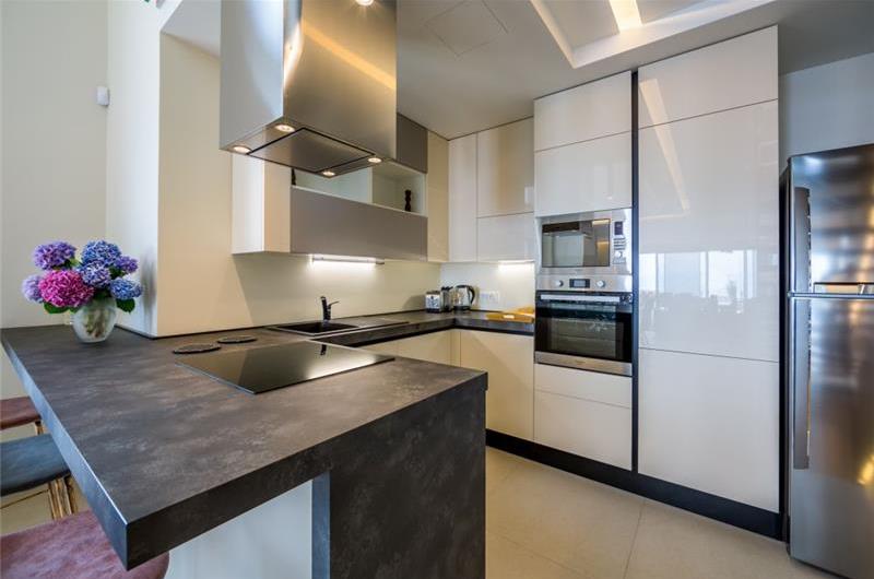 4 Bedroom Villa with Salt Water Pool, Private mini golf course and Rooftop Terrace near Opatija, Sleeps 8