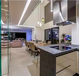 4 Bedroom Villa with Salt Water Pool, Private mini golf course and Rooftop Terrace near Opatija, Sleeps 8