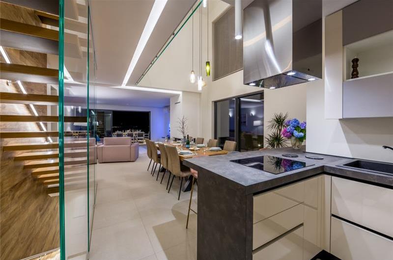 4 Bedroom Villa with Salt Water Pool, Private mini golf course and Rooftop Terrace near Opatija, Sleeps 8