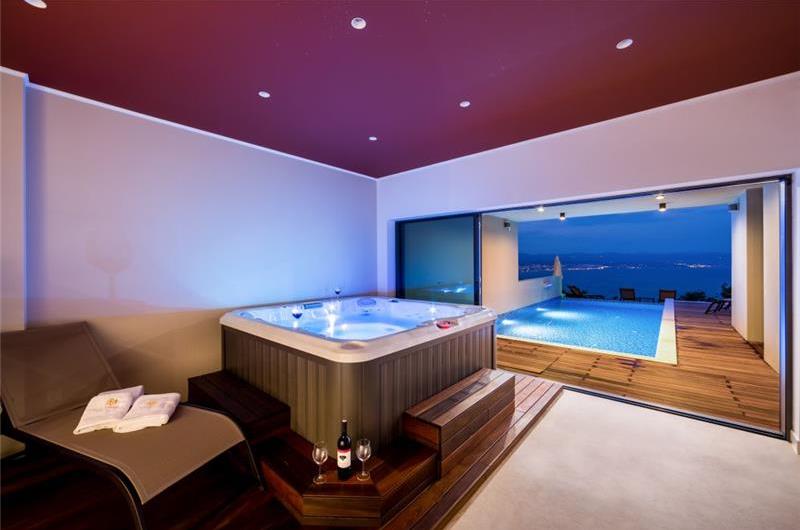 4 Bedroom Villa with Salt Water Pool, Private mini golf course and Rooftop Terrace near Opatija, Sleeps 8