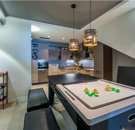 4 Bedroom Villa with Salt Water Pool, Private mini golf course and Rooftop Terrace near Opatija, Sleeps 8