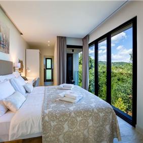 4 Bedroom Villa with Salt Water Pool, Private mini golf course and Rooftop Terrace near Opatija, Sleeps 8