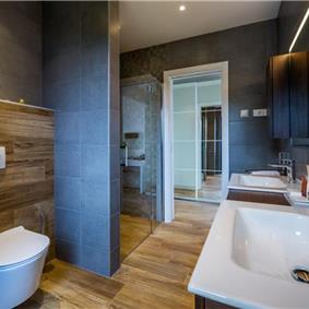 4 Bedroom Villa with Salt Water Pool, Private mini golf course and Rooftop Terrace near Opatija, Sleeps 8