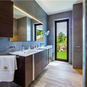 4 Bedroom Villa with Salt Water Pool, Private mini golf course and Rooftop Terrace near Opatija, Sleeps 8