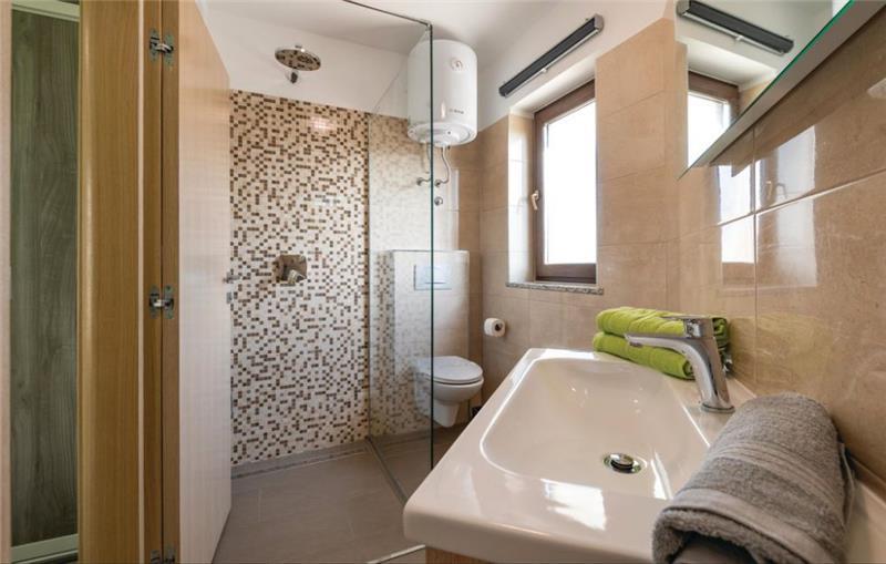 10 Bedroom Villa with Pool near Pula, Sleeps 20