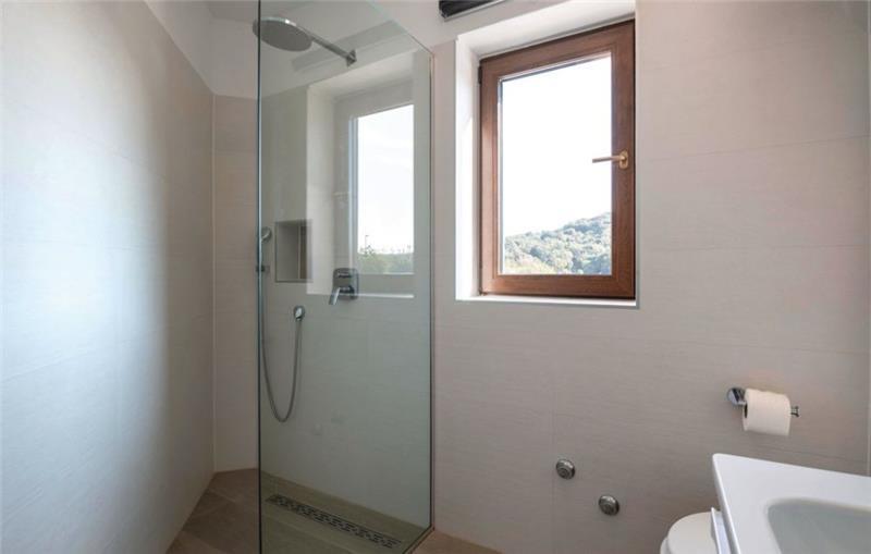 10 Bedroom Villa with Pool near Pula, Sleeps 20
