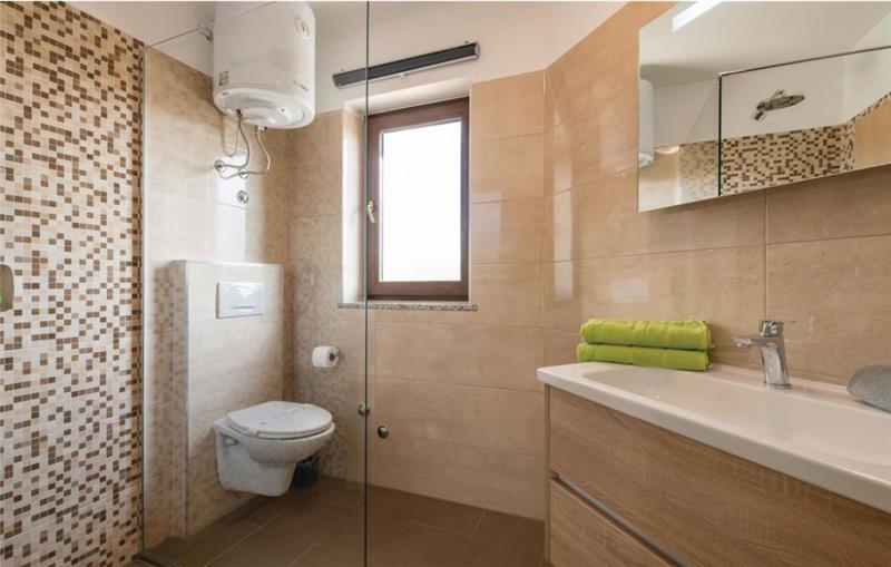 10 Bedroom Villa with Pool near Pula, Sleeps 20