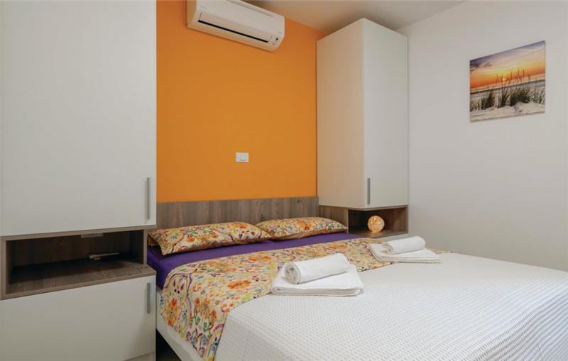 10 Bedroom Villa with Pool near Pula, Sleeps 20