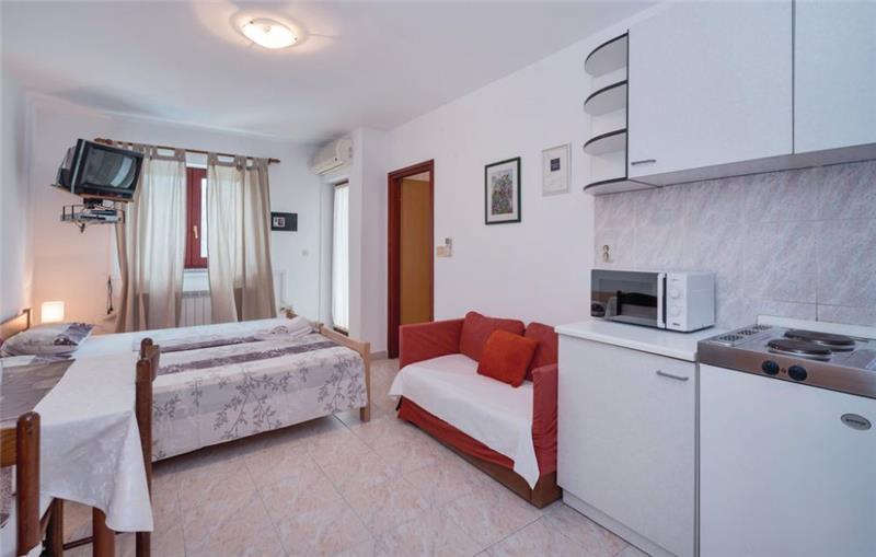 10 Bedroom Villa with Pool near Pula, Sleeps 20