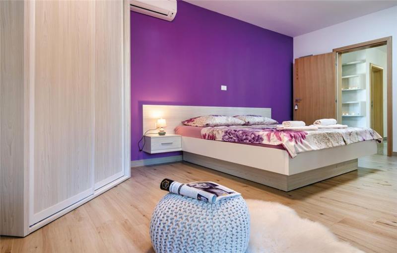 10 Bedroom Villa with Pool near Pula, Sleeps 20