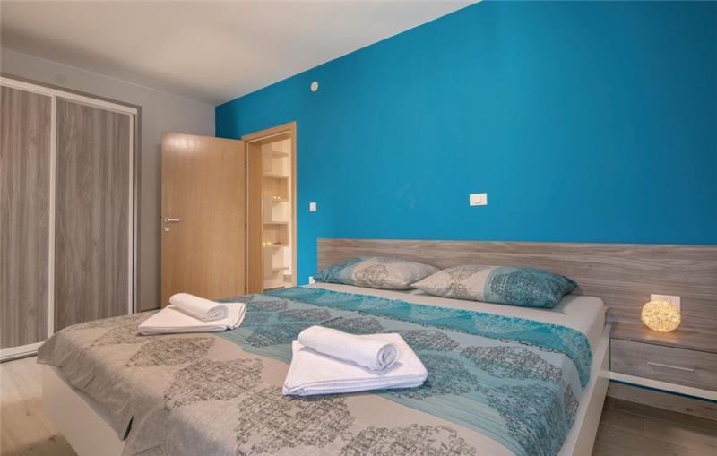 10 Bedroom Villa with Pool near Pula, Sleeps 20