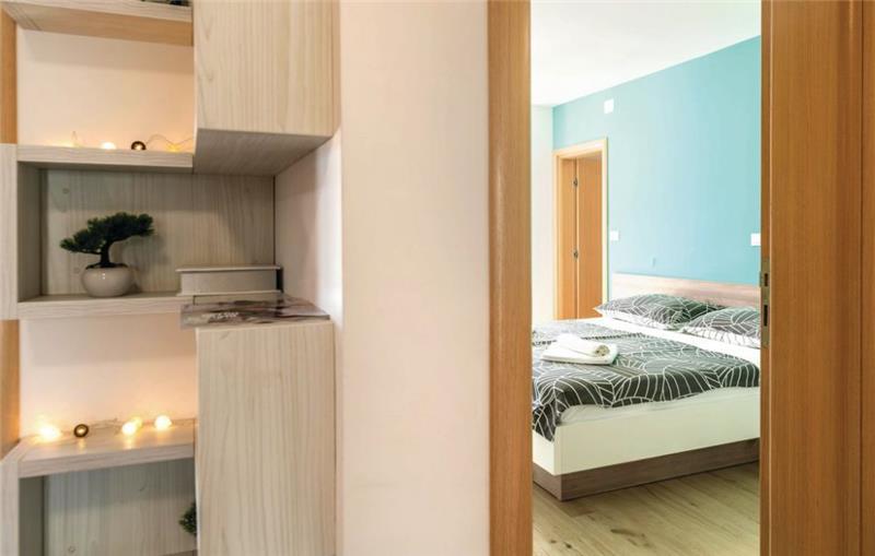 10 Bedroom Villa with Pool near Pula, Sleeps 20