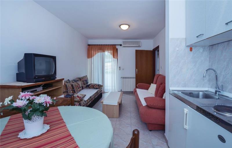 10 Bedroom Villa with Pool near Pula, Sleeps 20
