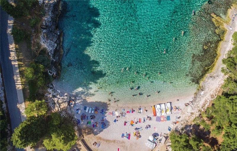 10 Bedroom Villa with Pool near Pula, Sleeps 20