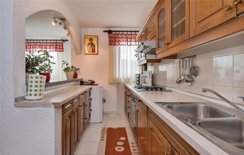 10 Bedroom Villa with Pool near Pula, Sleeps 20