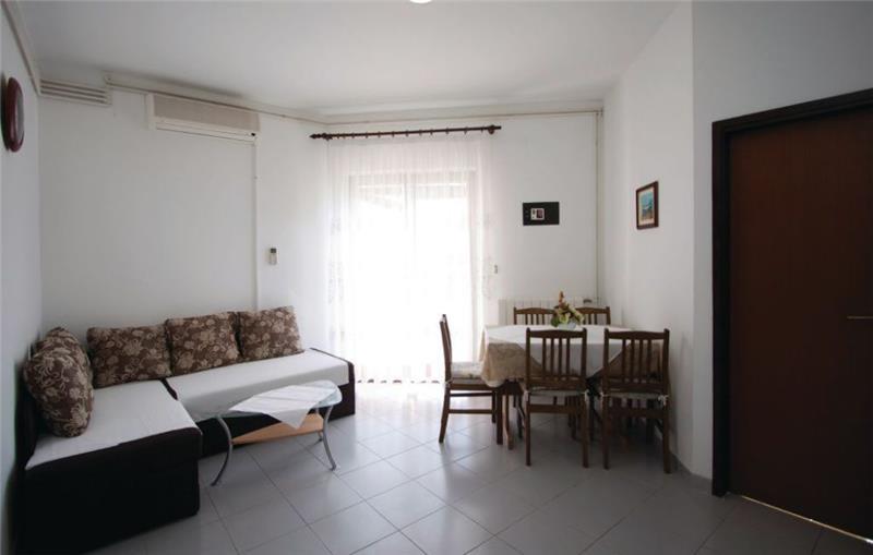 10 Bedroom Villa with Pool near Pula, Sleeps 20