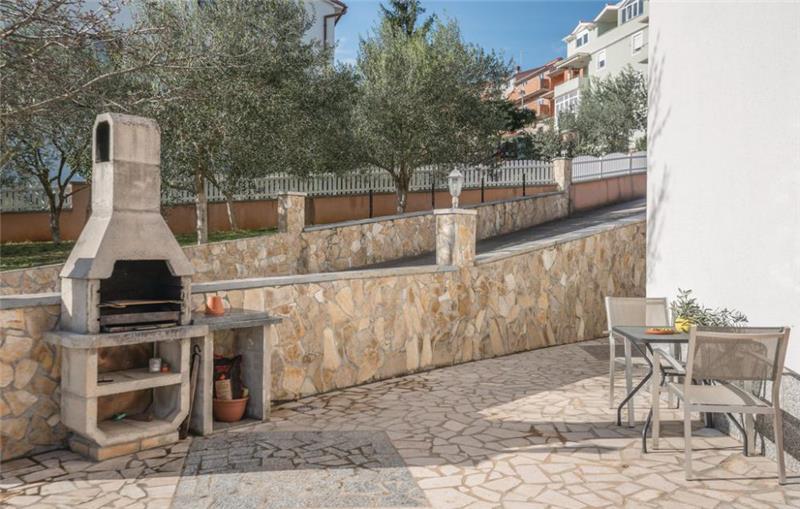 10 Bedroom Villa with Pool near Pula, Sleeps 20