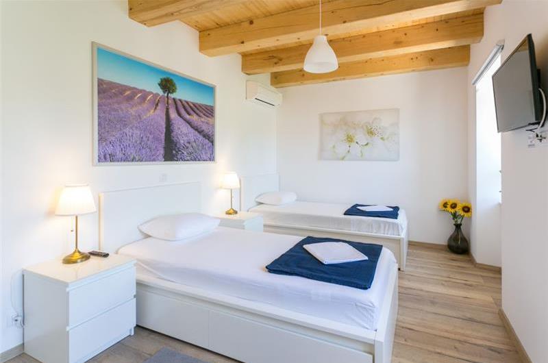 2 Bedroom Villa with Plunge Pool and Terrace in Cavtat, Sleeps 4-6