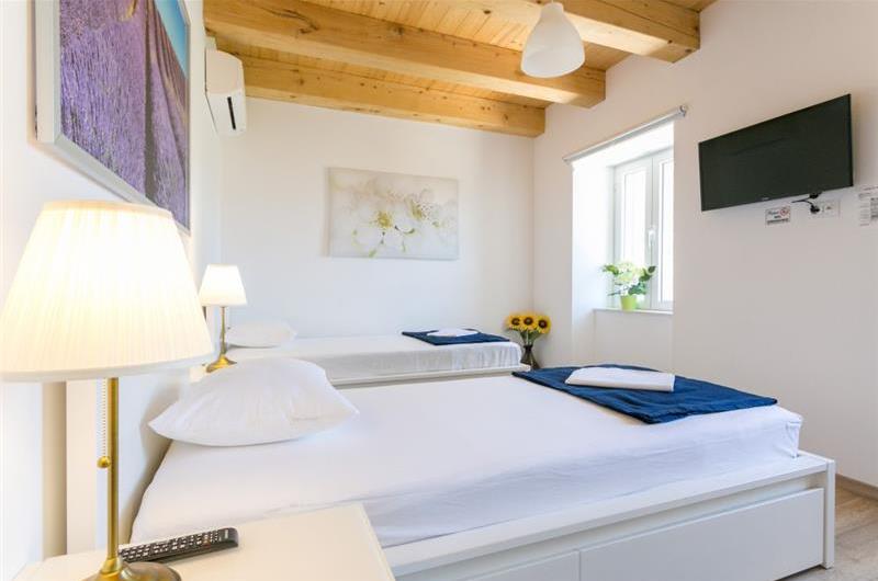 2 Bedroom Villa with Plunge Pool and Terrace in Cavtat, Sleeps 4-6