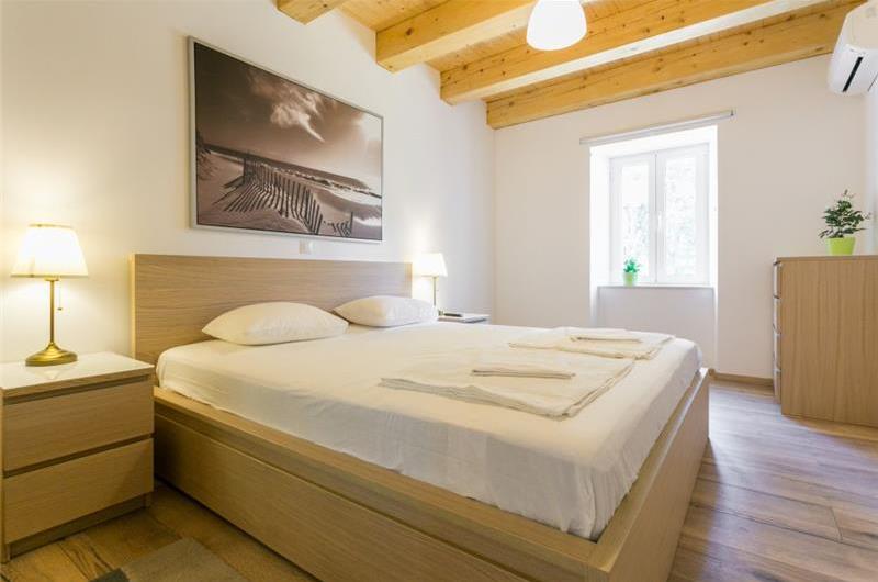 2 Bedroom Villa with Plunge Pool and Terrace in Cavtat, Sleeps 4-6