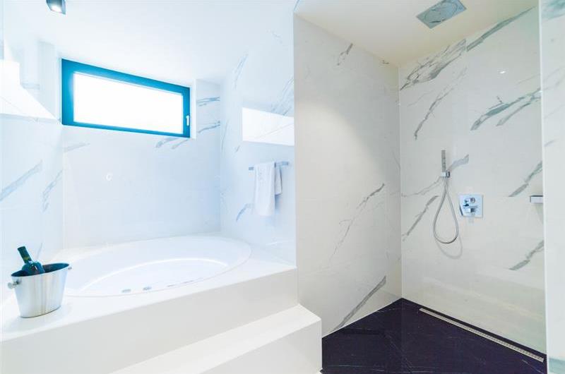 Luxury 7 Bedroom Dubrovnik Beachfront Villa with Infinity Pool, Sleeps 14