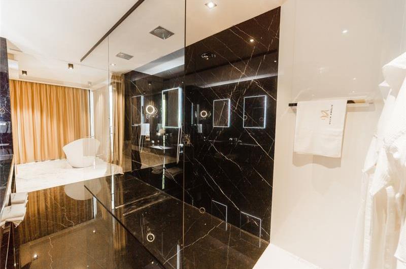 Luxury 7 Bedroom Dubrovnik Beachfront Villa with Infinity Pool, Sleeps 14