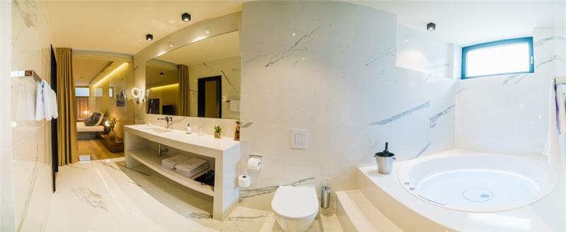 Luxury 7 Bedroom Dubrovnik Beachfront Villa with Infinity Pool, Sleeps 14