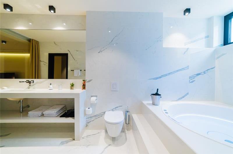 Luxury 7 Bedroom Dubrovnik Beachfront Villa with Infinity Pool, Sleeps 14