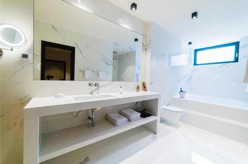 Luxury 7 Bedroom Dubrovnik Beachfront Villa with Infinity Pool, Sleeps 14