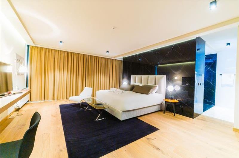 Luxury 7 Bedroom Dubrovnik Beachfront Villa with Infinity Pool, Sleeps 14