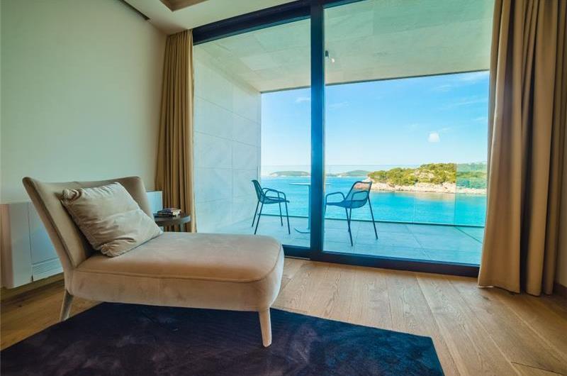 Luxury 7 Bedroom Dubrovnik Beachfront Villa with Infinity Pool, Sleeps 14