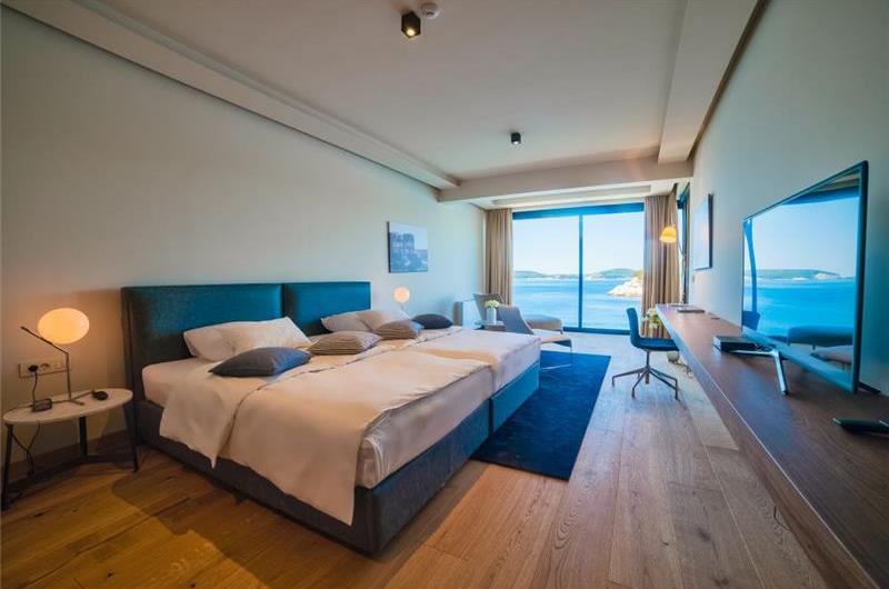 Luxury 7 Bedroom Dubrovnik Beachfront Villa with Infinity Pool, Sleeps 14