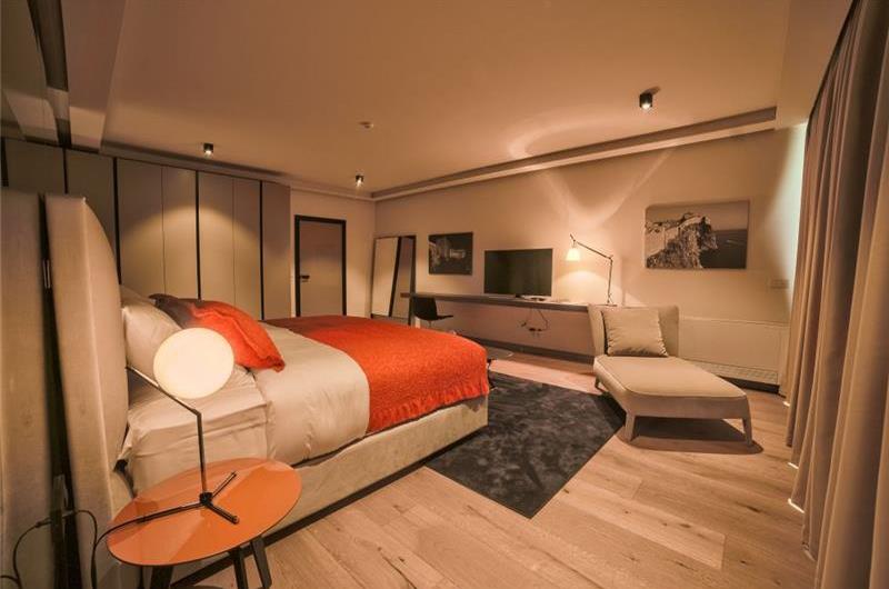 Luxury 7 Bedroom Dubrovnik Beachfront Villa with Infinity Pool, Sleeps 14