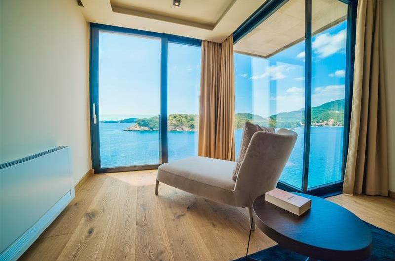 Luxury 7 Bedroom Dubrovnik Beachfront Villa with Infinity Pool, Sleeps 14