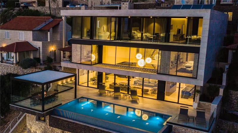 Luxury 7 Bedroom Dubrovnik Beachfront Villa with Infinity Pool, Sleeps 14